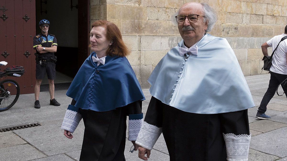 Los nuevos honoris causa, Margaret Murnane y el leonés Antonio Colinas. | ICAL