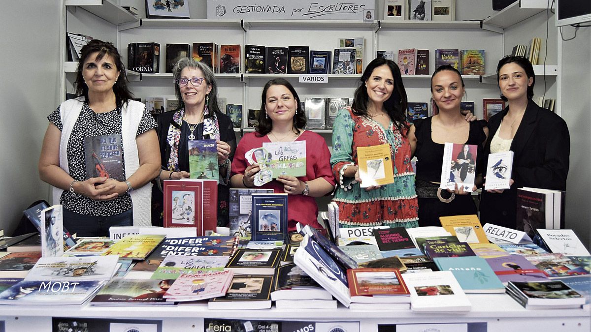 Algunas de las escritoras del grupo literario Masticadores León. | MOBT