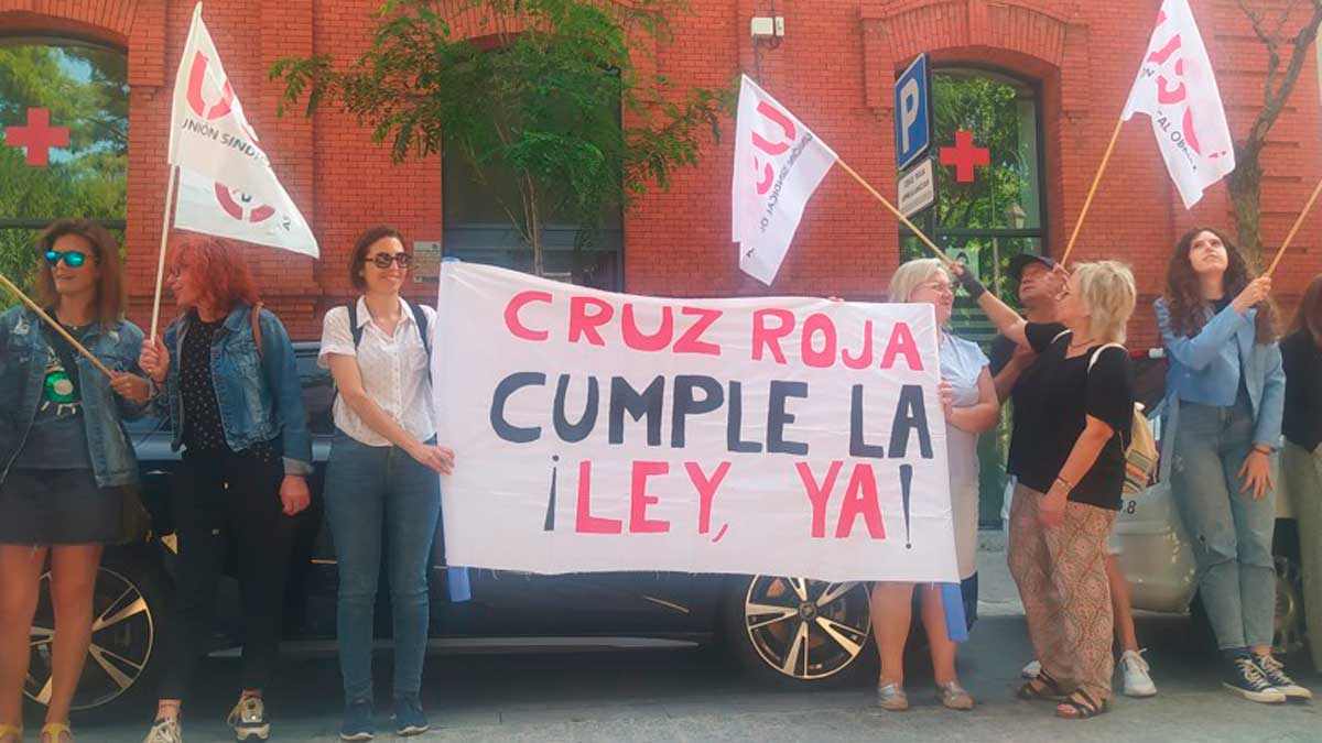 Manifestación de los trabajadores de Cruz Roja León | L.N.C.