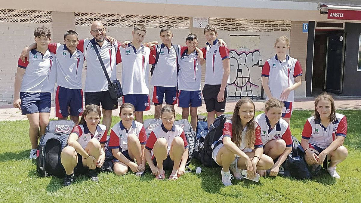 Nadadores del Club Natación León que participaron en el autonómico. | L.N.C.