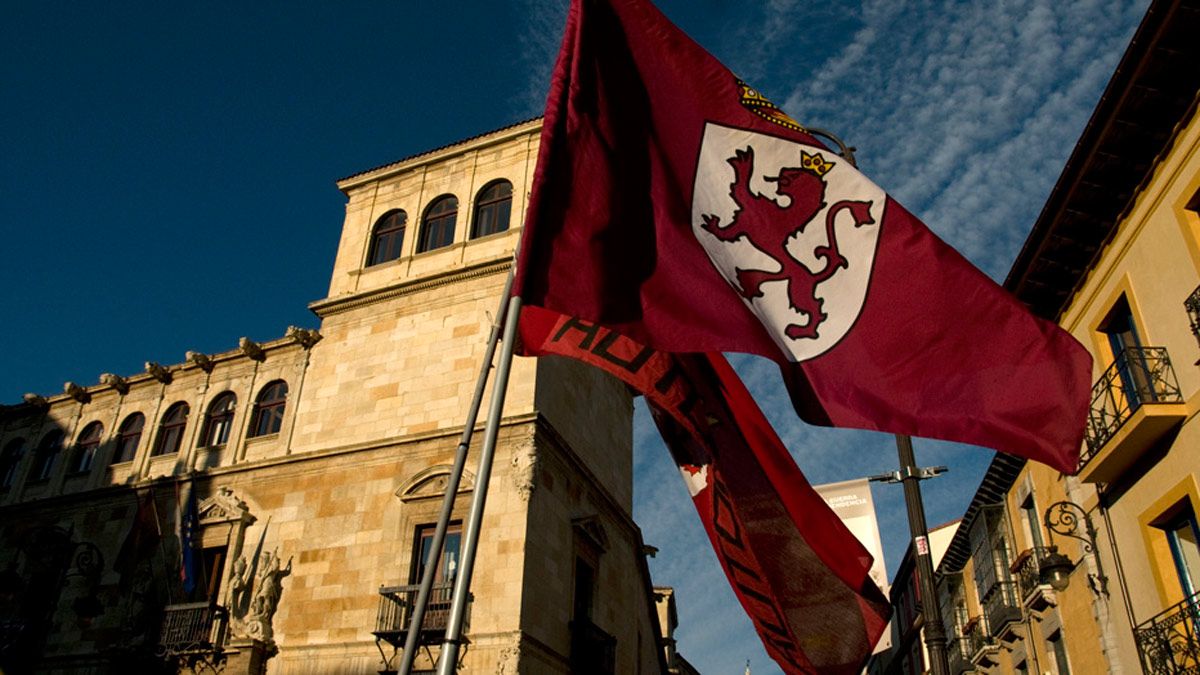 Imagen de archivo de la bandera leonesa | ICAL