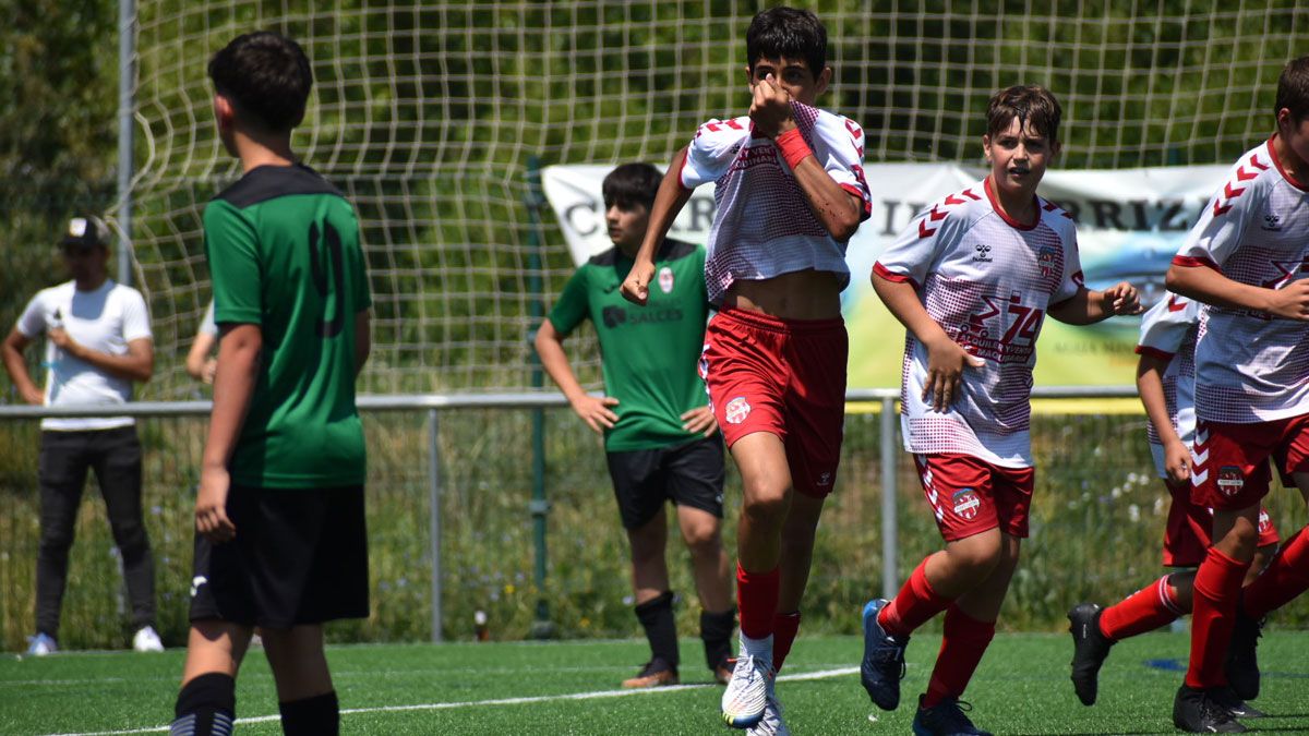 Los jugadores del Puente Castro celebran un gol. | PUENTE CASTRO FC