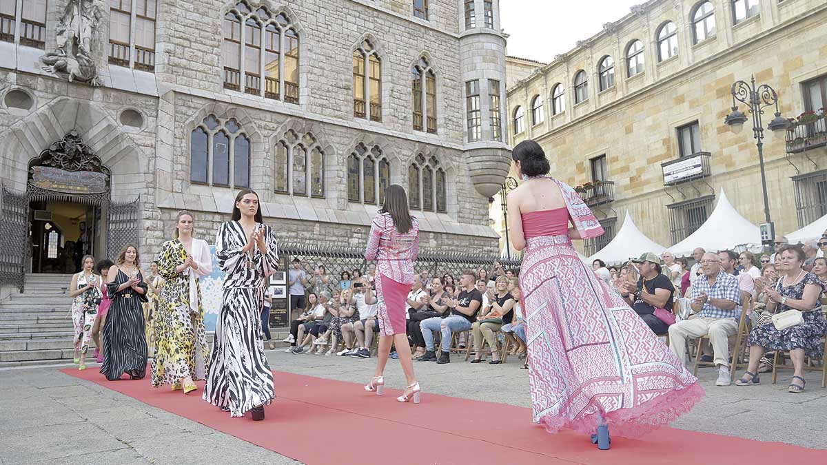 El desfile tuvo lugar este martes. | JESÚS F. SALVADORES