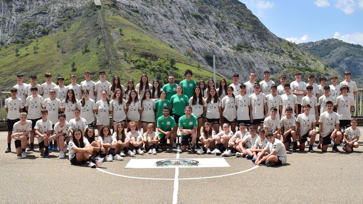 Foto de familia de los participantes. | LAURA PASTORIZA