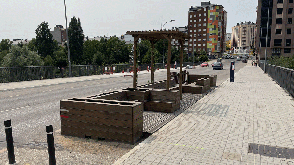 Parklet de la avenida del Castillo de Ponferrada, ya retirado. | Javier Fernández
