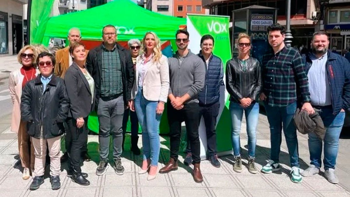 Foto de familia de la lista de Vox que se presentó a los últimos comicios en Ponferrada.