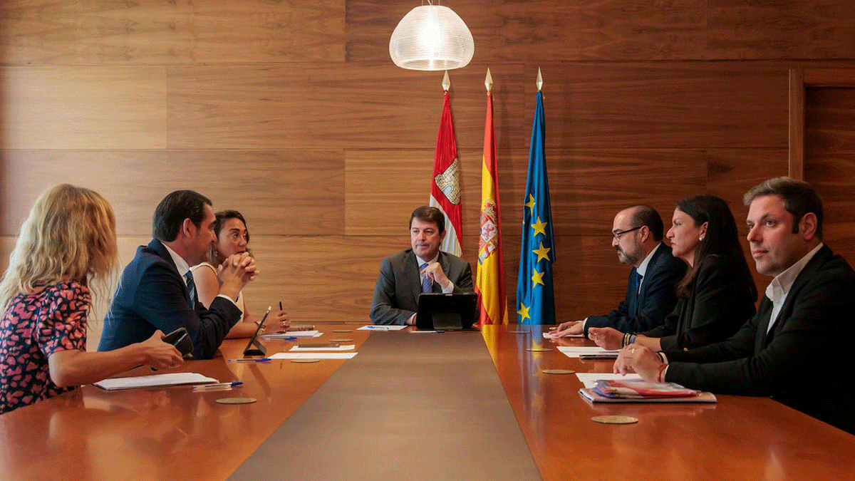 Visita del equipo de gobierno ponferradino a las Cortes de Valladolid. | Junta de Castilla y León