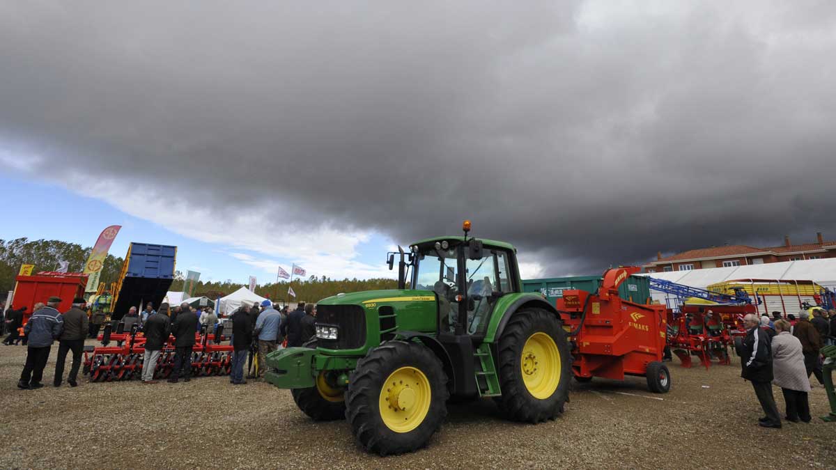 La feria es una muestra multisectorial en la que destaca la presencia de maquinaria agrícola. | DANIEL MARTÍN