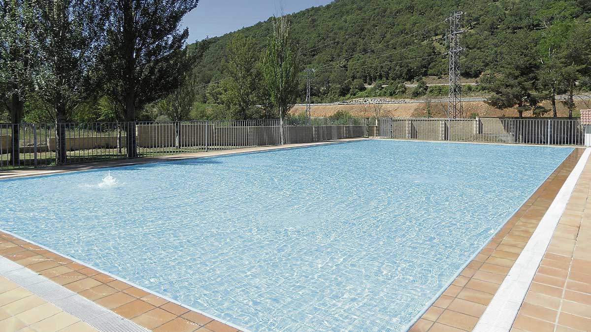 Fotografía de las piscinas municipales de Cistierna. | AYTO. CISTIERNA Fotografía de las piscinas municipales de Cistierna. | AYTO. CISTIERNA