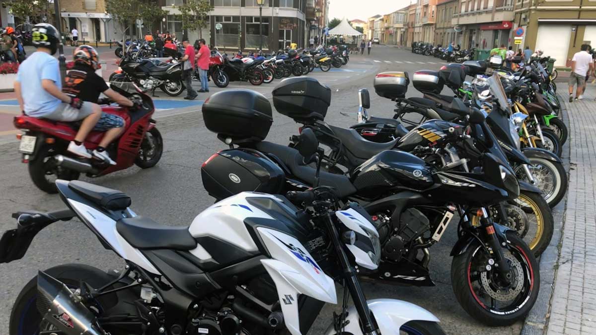 La Plaza de España, con todas las motos en exposición. | P.F.