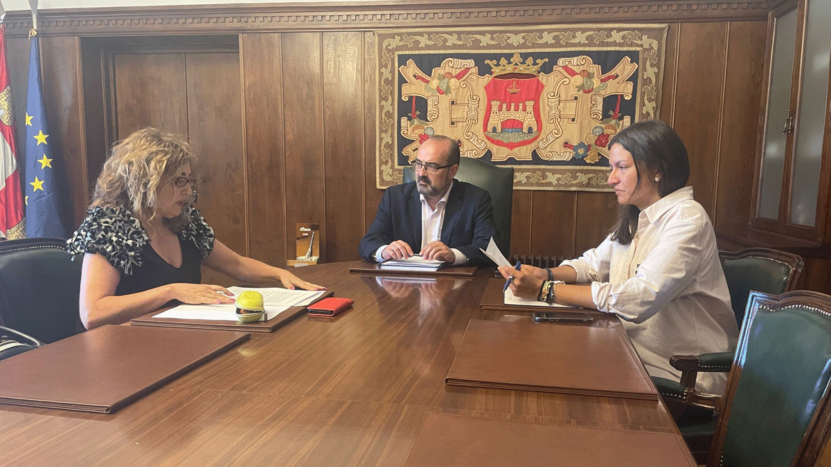 Pilar Marqués, Marco Morala y Lidia Coca.