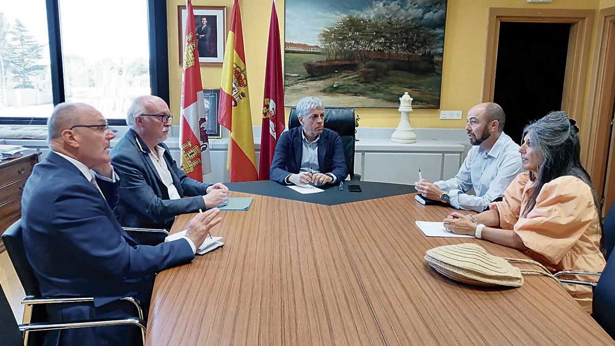 Reunión celebrada en la Delegación Territorial de la Junta en León. | L.N.C.