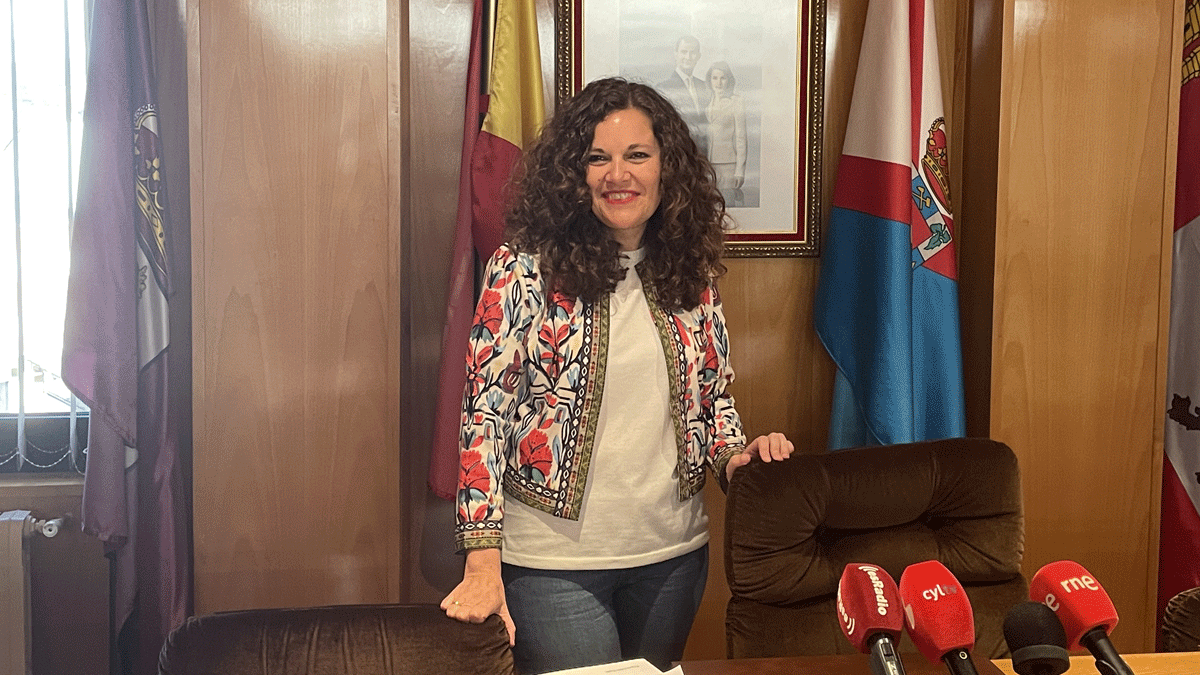 Silvia Cao en el Ayuntamiento de Bembibre. | Javier Fernández