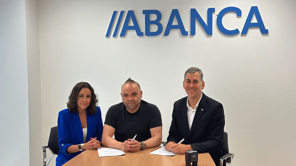 Firma del acuerdo entre Abanca y Templarium.