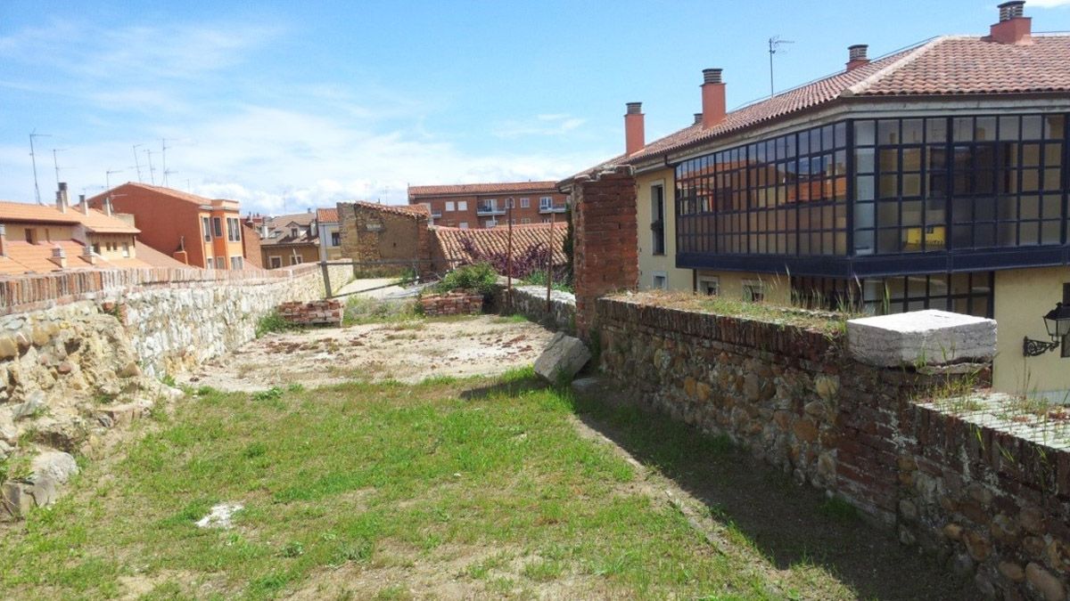 Imagen del nuevo tramo de la muralla que será paseable y accesible desde la Casona de Puerta Castillo. | L.N.C.