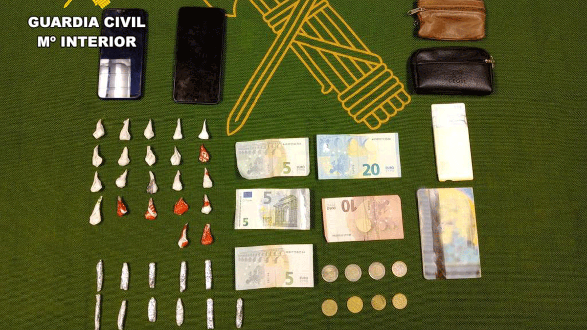 Elementos incautados por la Guardia Civil. Elementos incautados por la Guardia Civil.