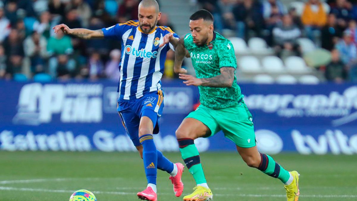 Imagen del Ponferradina-Levante la pasada temporada en El Toralín | LNC