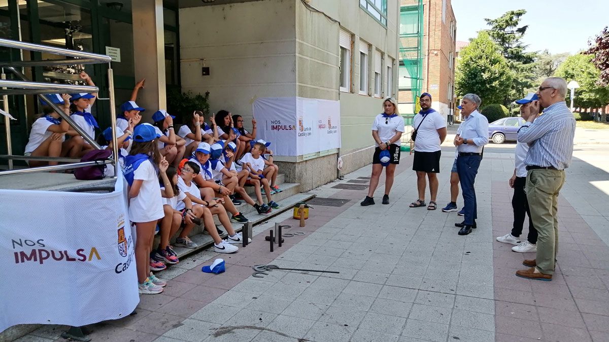 Imagen de los jóvenes participantes y los monitores durante la Concentración de Deportes Autóctonos 2023 | LNC