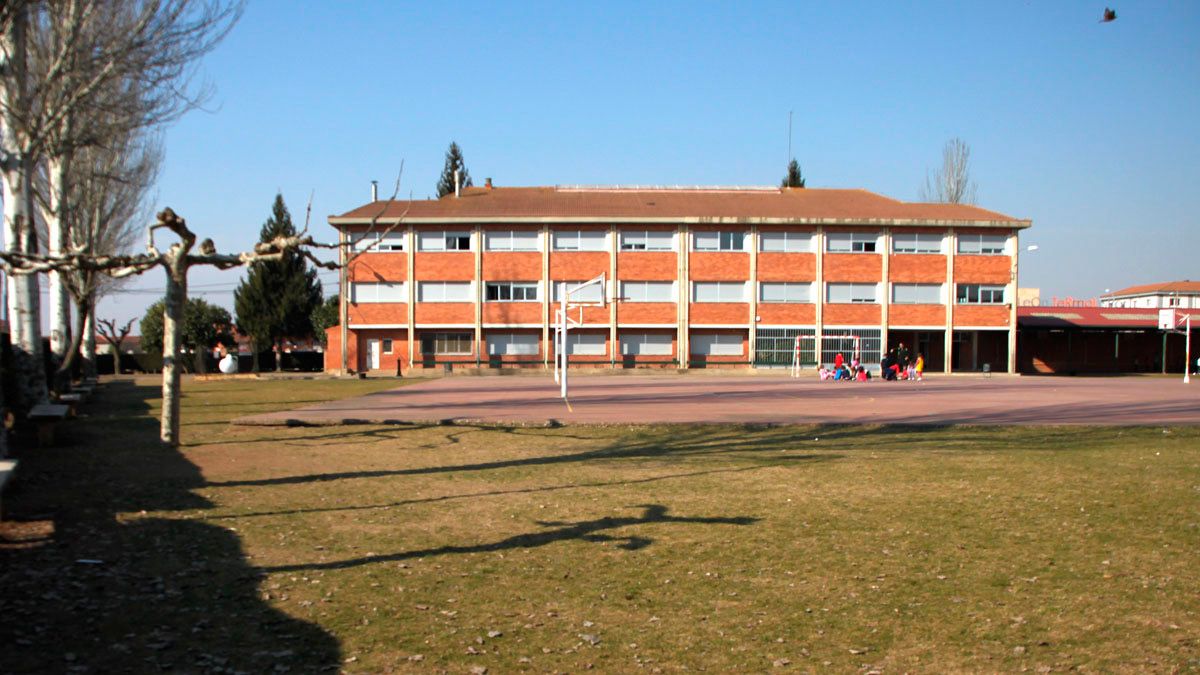 Vista del CEIP Benito León de Santa María del Páramo. | L.N.C.