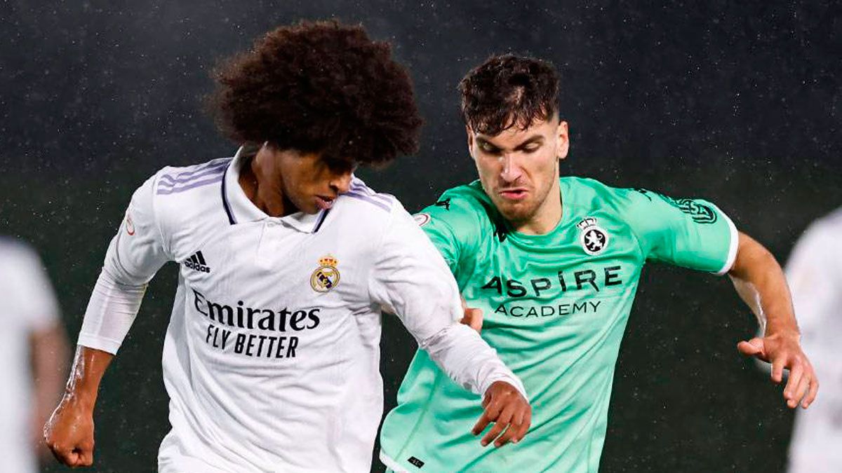 Percan disputa un balón dividido con el Real Madrid. CYD