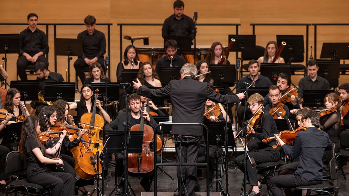 Vasili Petrenko dirige el concierto de la Orquesta Sinfónica Joven. | OSCYL