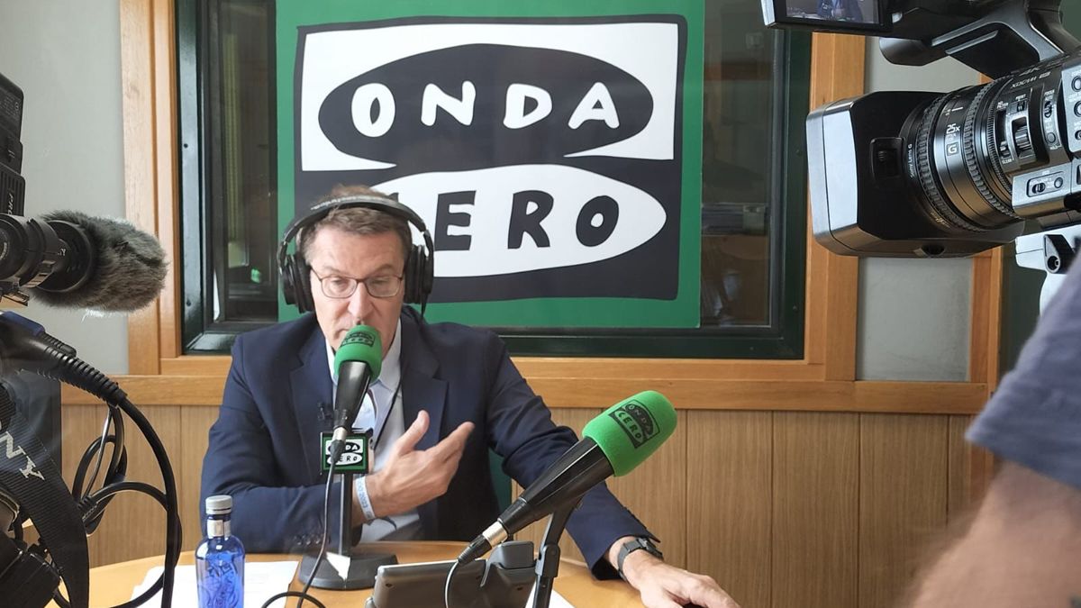 Alberto Núñez Feijóo, en los estudios de Onda Cero León durante su entrevista con Carlos Alsina. | L.N.C.