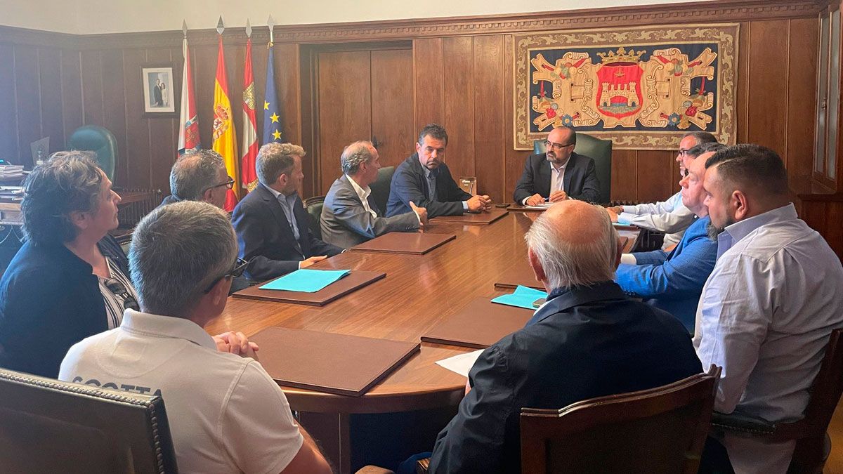 Reunión de los directivos de Fele con el regidor de Ponferrada.