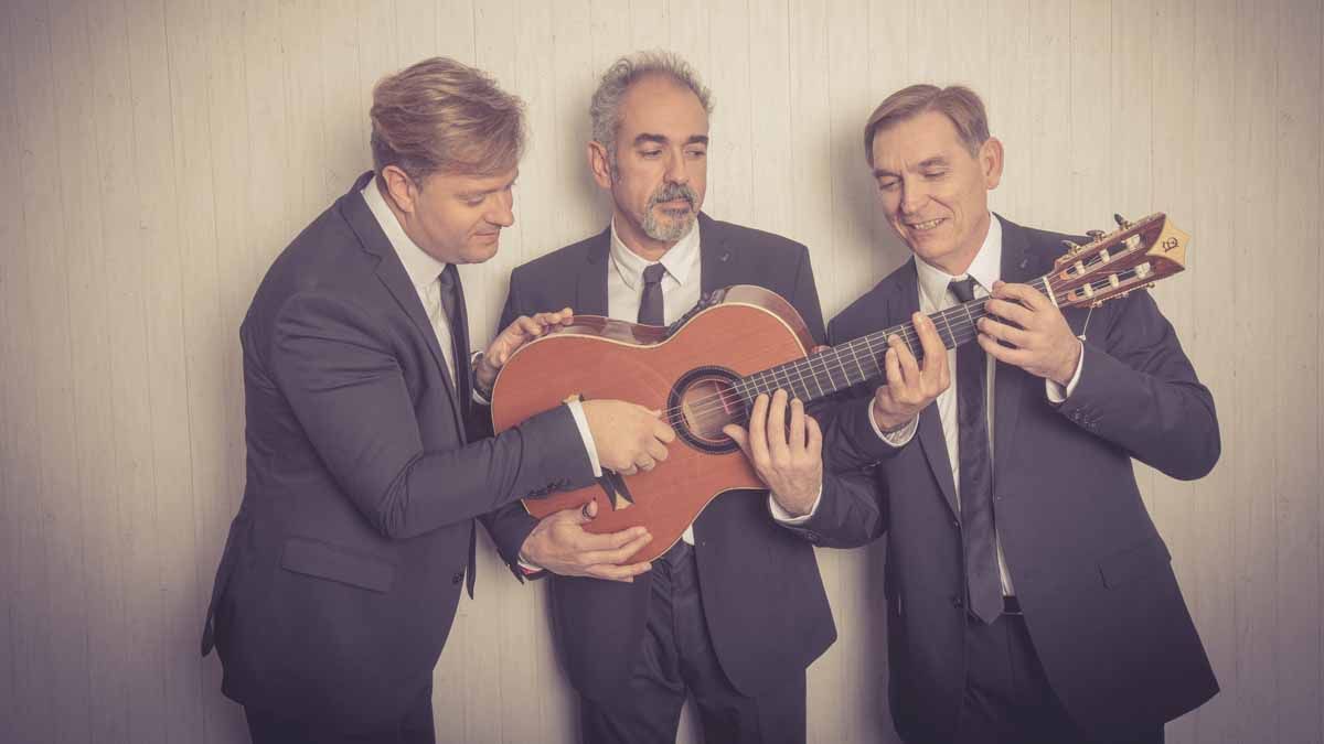 El Trío Bohemia las noches de Molinaseca con sus boleros