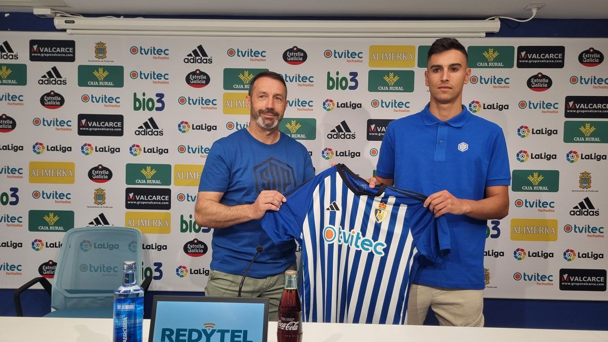 Imagen de Jesús Fernández y José Sietes durante la presentación | L.N.C.