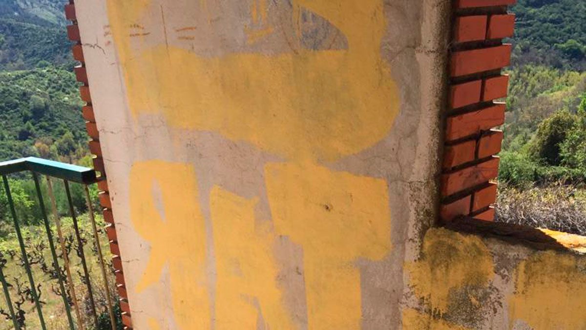 Estado actual del edificio de las Escuelas, que denuncia la agrupación vecinal.