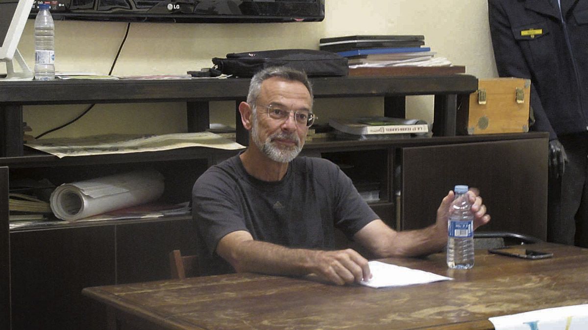 El profesor leonés Enrique Javier Díez ayer en su ponencia. | ANA C. RODRÍGUEZ