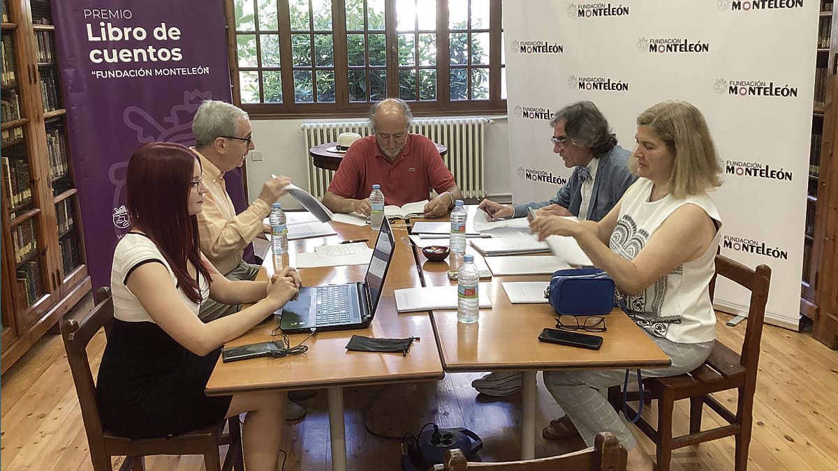 El jurado encargado de fallar el premio Libro de Cuentos. | FUNDACIÓN MONTELEÓN