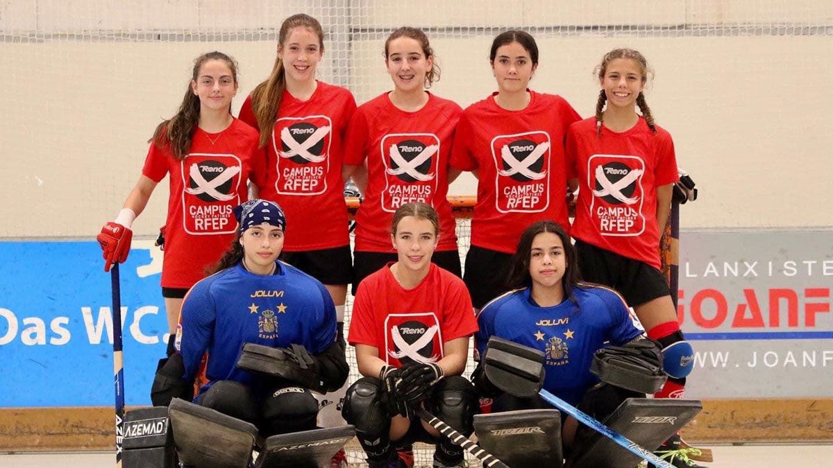 Emma López, abajo a la izquierda y Ariana García, abajo a la derecha, durante el Campus de Alto Rendimiento | RFEP