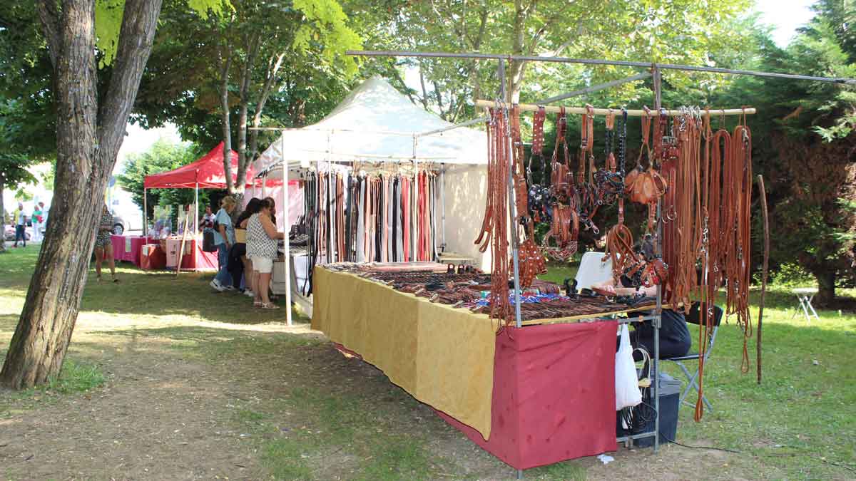 En el parque se distribuyeron una treintena de puestos. | ALFREDO HURTADO