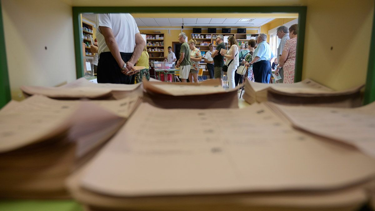 Los colegios electorales han cerrado a las 20:00 horas. | JESÚS F. SALVADORES