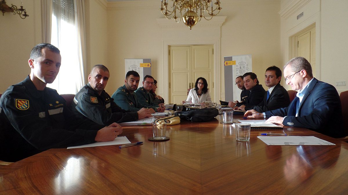 Imagen de la reunión de presentación del dispositivo en la Subdelegación que contó con la presencia de Teresa Mata.
