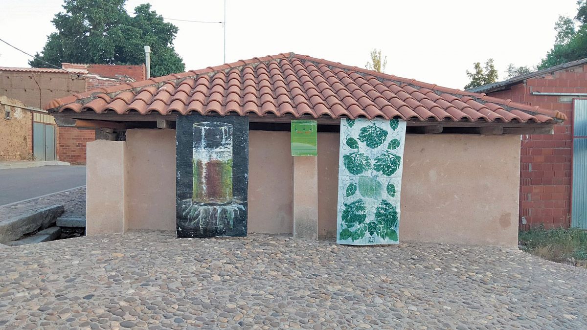 Aspecto que presenta una de las fachadas de la improvisada galería de arte