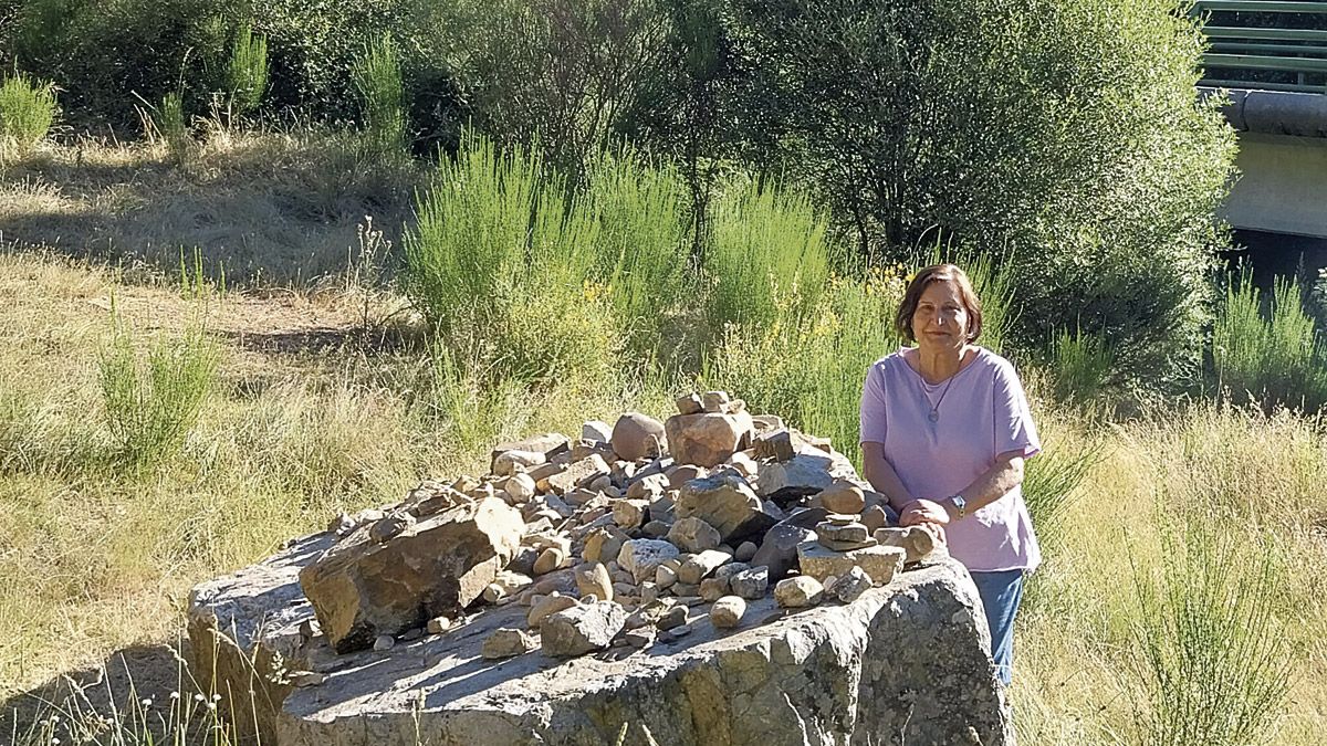 Margarita Álvarez en la Peña de la Fortuna (Trascastro de Luna-Omaña).