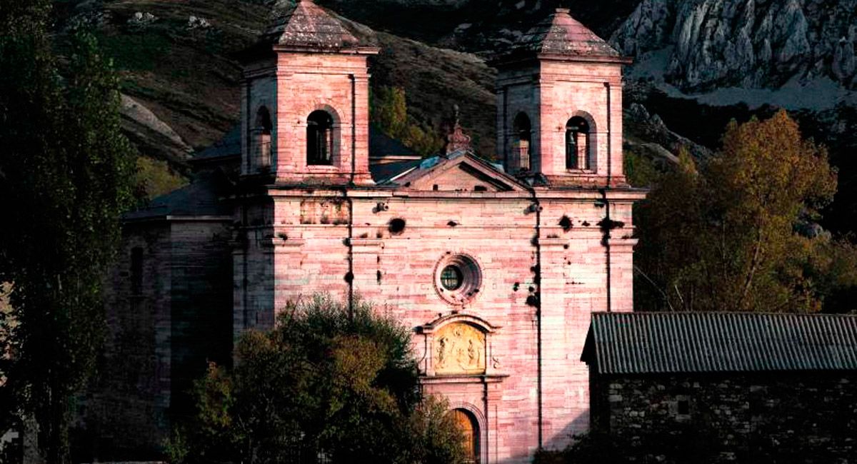 Iglesia parroquial de Lois, conocida como 'Catedral de la montaña'. | L.N.C.