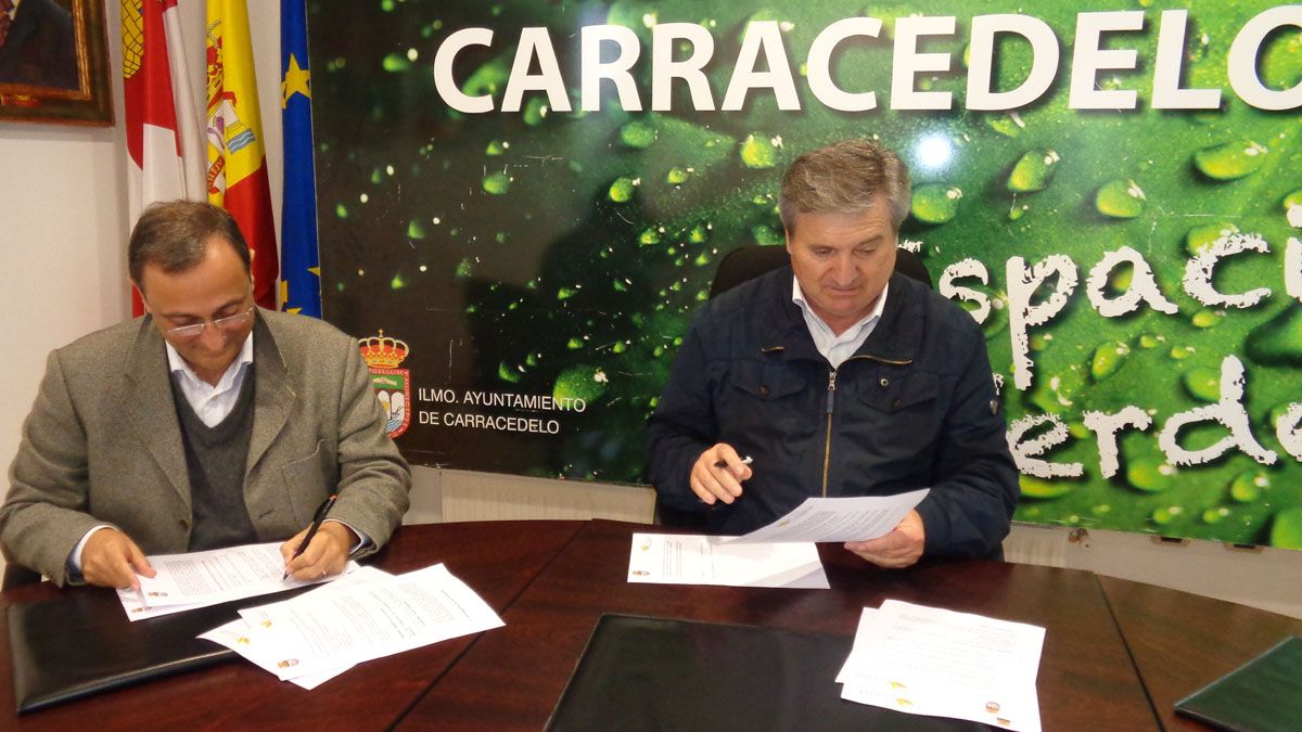 Firma del acuerdo para la celebración de Biocastanea 2015. | L.N.C.