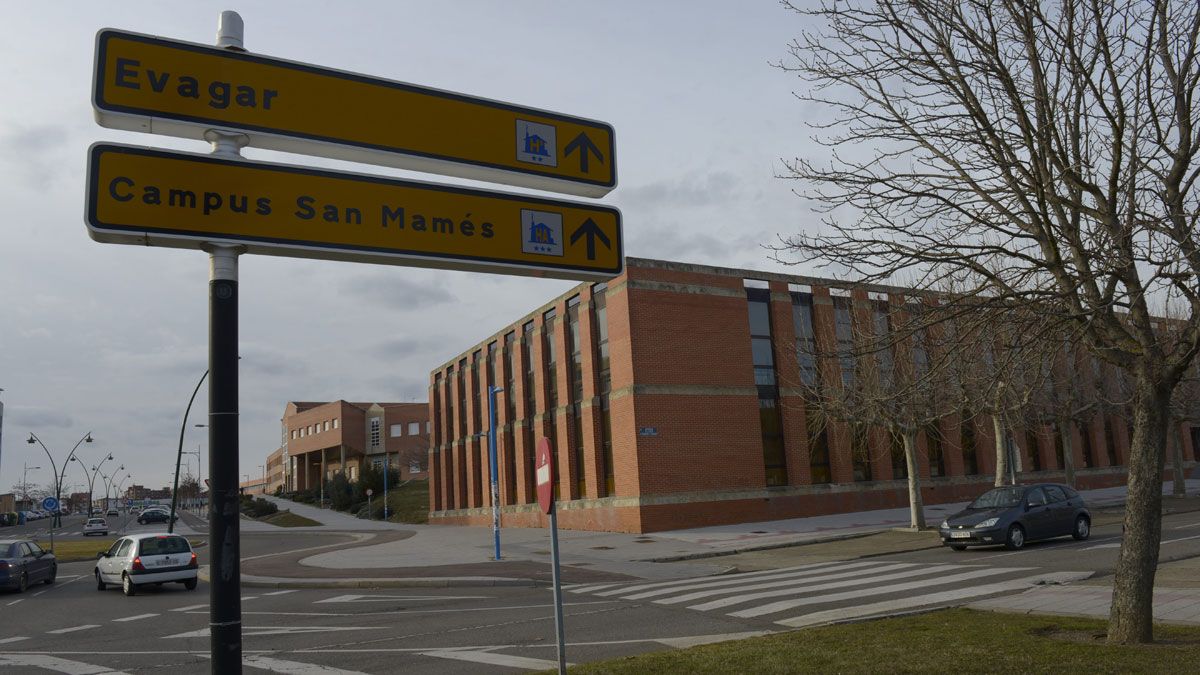 El campus de Vegazana iba a acoger la mayoría de los opositores que se presentan en León. | MAURICIO PEÑA