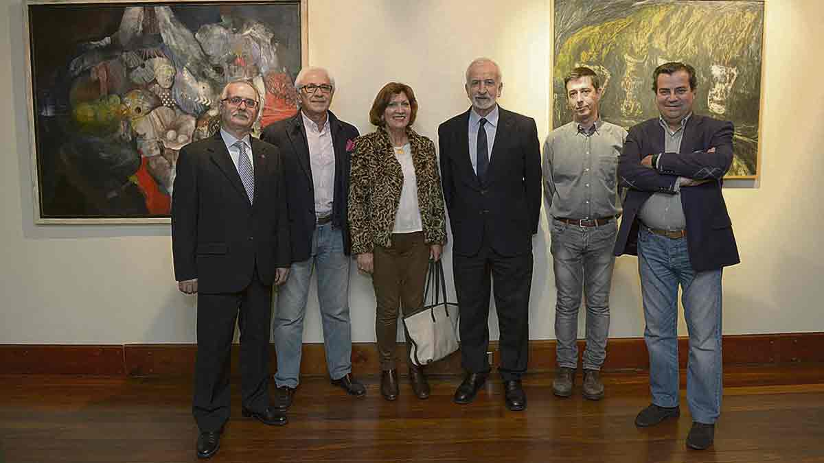 El jurado poco antes de dar a conocer el fallo del IV Premio de Novela Corta ‘Fundación MonteLeón’. | MAURICIO PEÑA