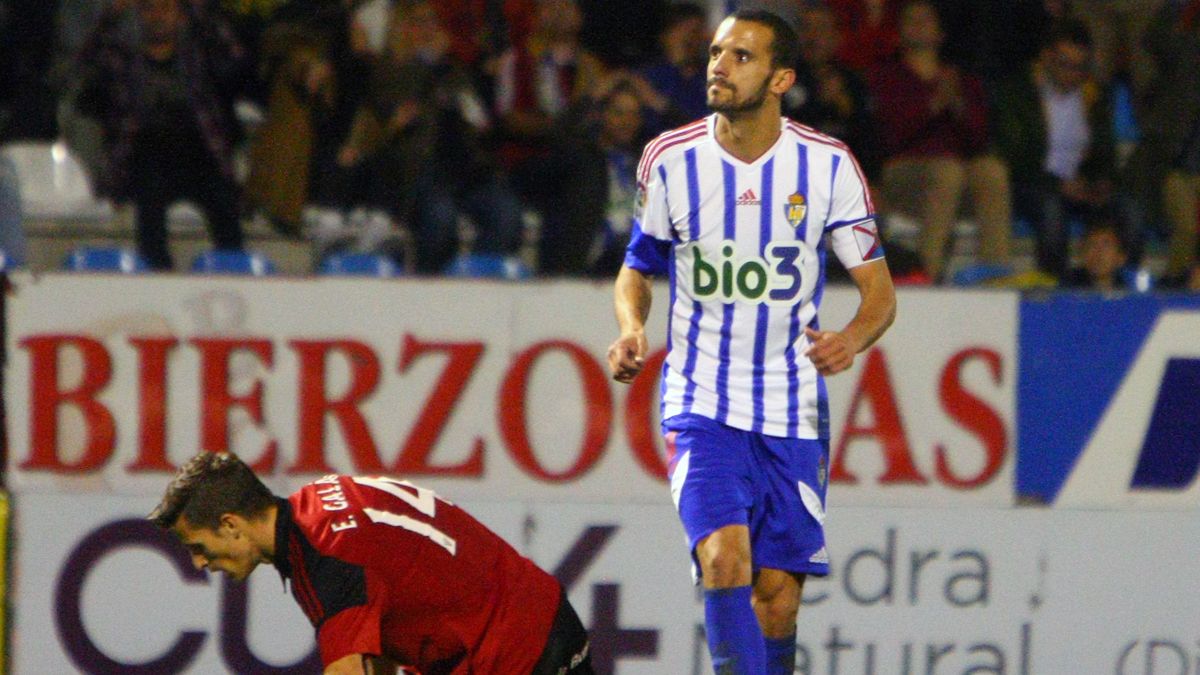 Yuri en un momento del partido ante el Mirandés en El Toralín. | CÉSAR SÁNCHEZ