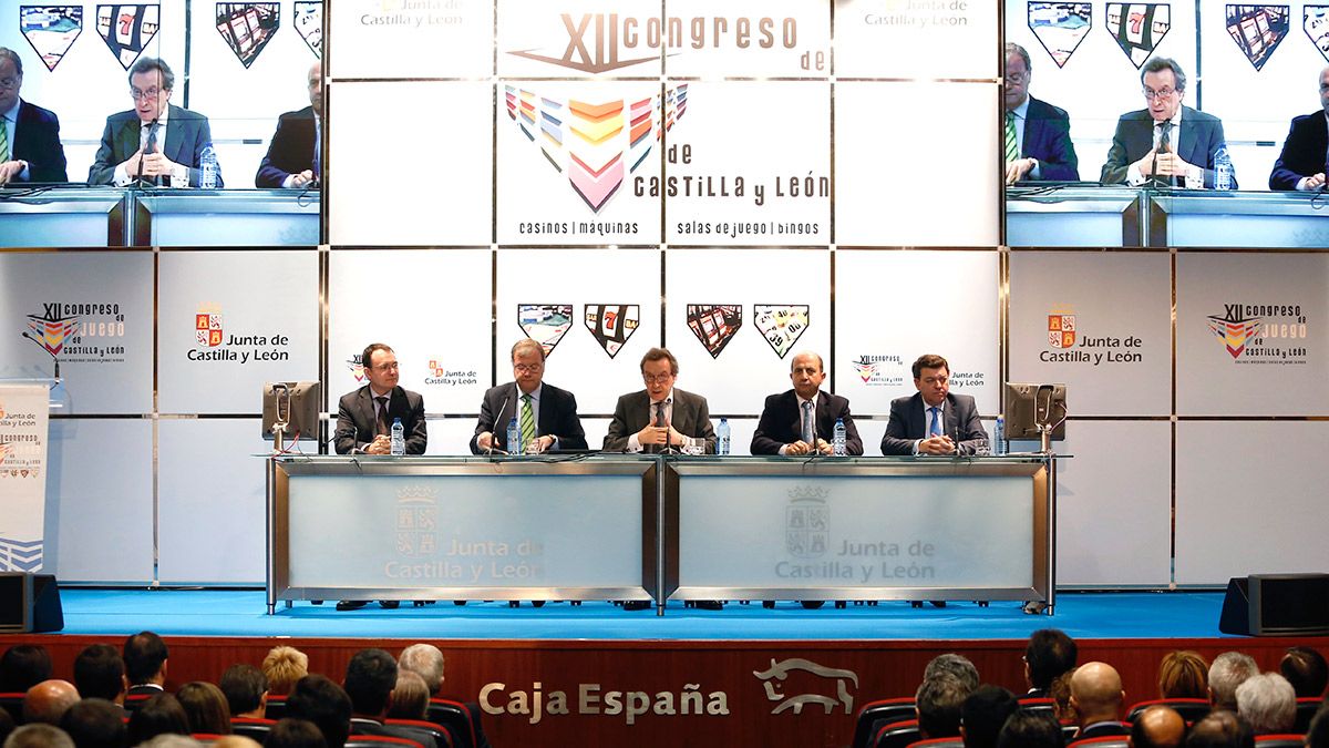El consejero de la Presidencia de la Junta, José Antonio de Santiago-Juárez, inaugura el XII Congreso de Juego de Castilla y León. | ICAL