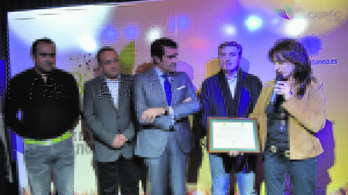 El consejero de Fomento inauguró la feria, única sectorial de la castaña en toda España. | D.M.