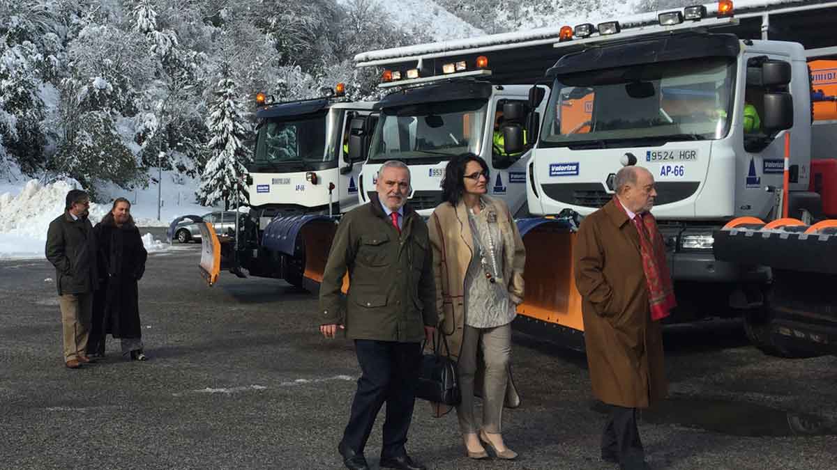 La subdelegada del Gobierno en León, Teresa Mata, en la visita a las instalaciones de la parte asturiana. | AUCALSA
