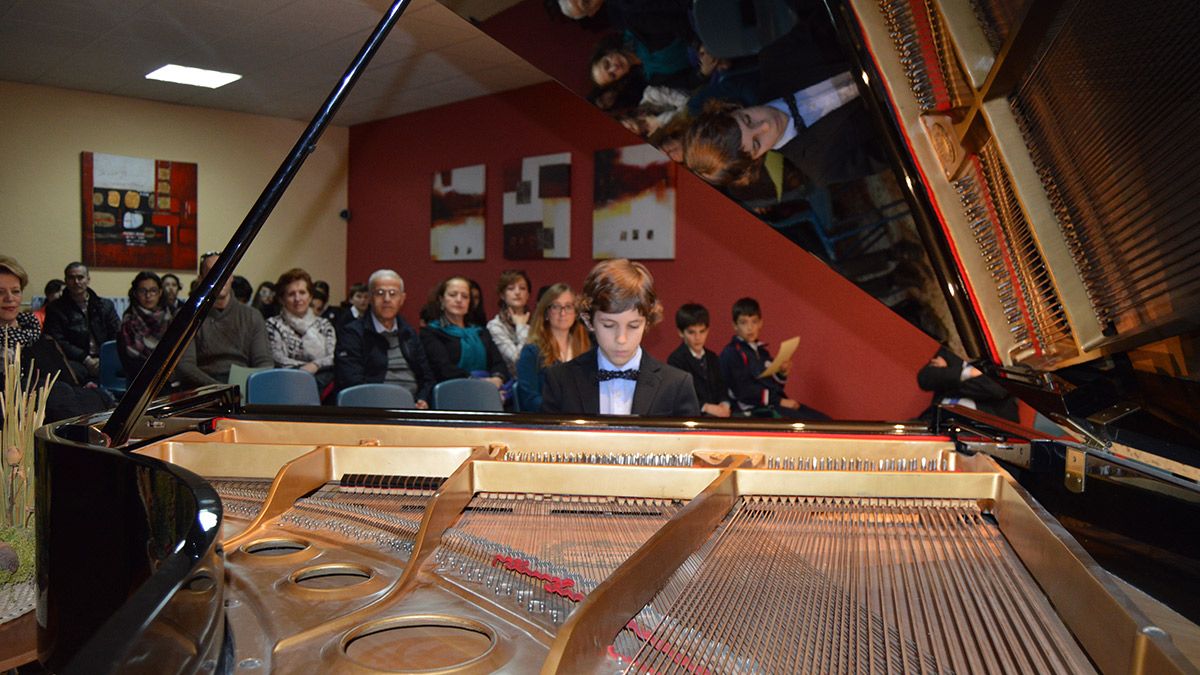 el-alumno-de-9-anos-marcos-corcoba-realizo-el-concierto-central-de-santa-cecilia-en-penacorada..jpg