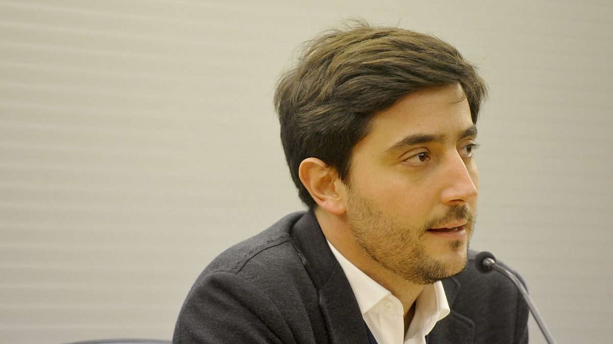 El coautor de ‘Recuperar el futuro’ en su visita a la capital leonesa para presentar el libro escrito junto a Luis Garicano . | DANIEL MARTÍN