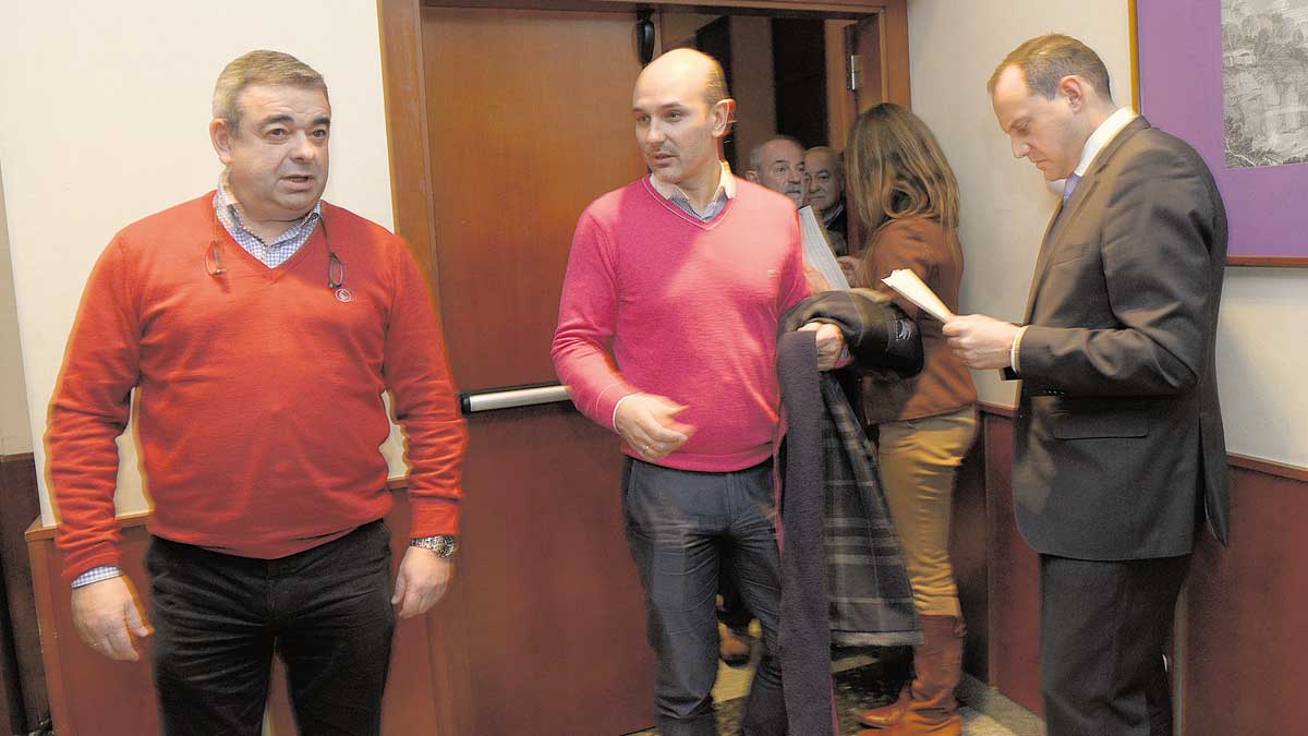 Rosa Luna, Luis Fuentes y Enrique Bueno, este viernes en Ponferrada. | D.M.