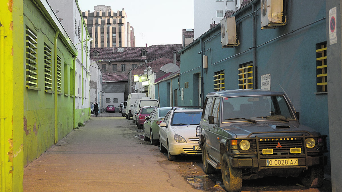 El callejón de San Agustín se convertirá en un nuevo pasaje comercial que conectará con Ordoño. | MAURICIO PEÑA